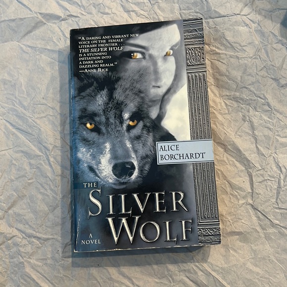 ⭐️5 for $15⭐️The Silver Wolf by Alice Borchardt | Book - Picture 1 of 2